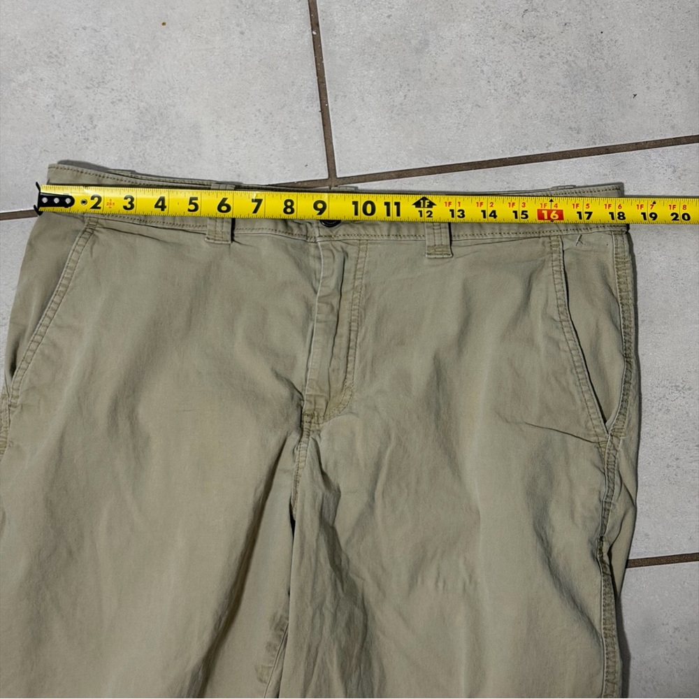 Magellan‎ Outdoors Khaki Classic Tan Men's Cargo Baggy Shorts size 35W - Picture 7 of 7